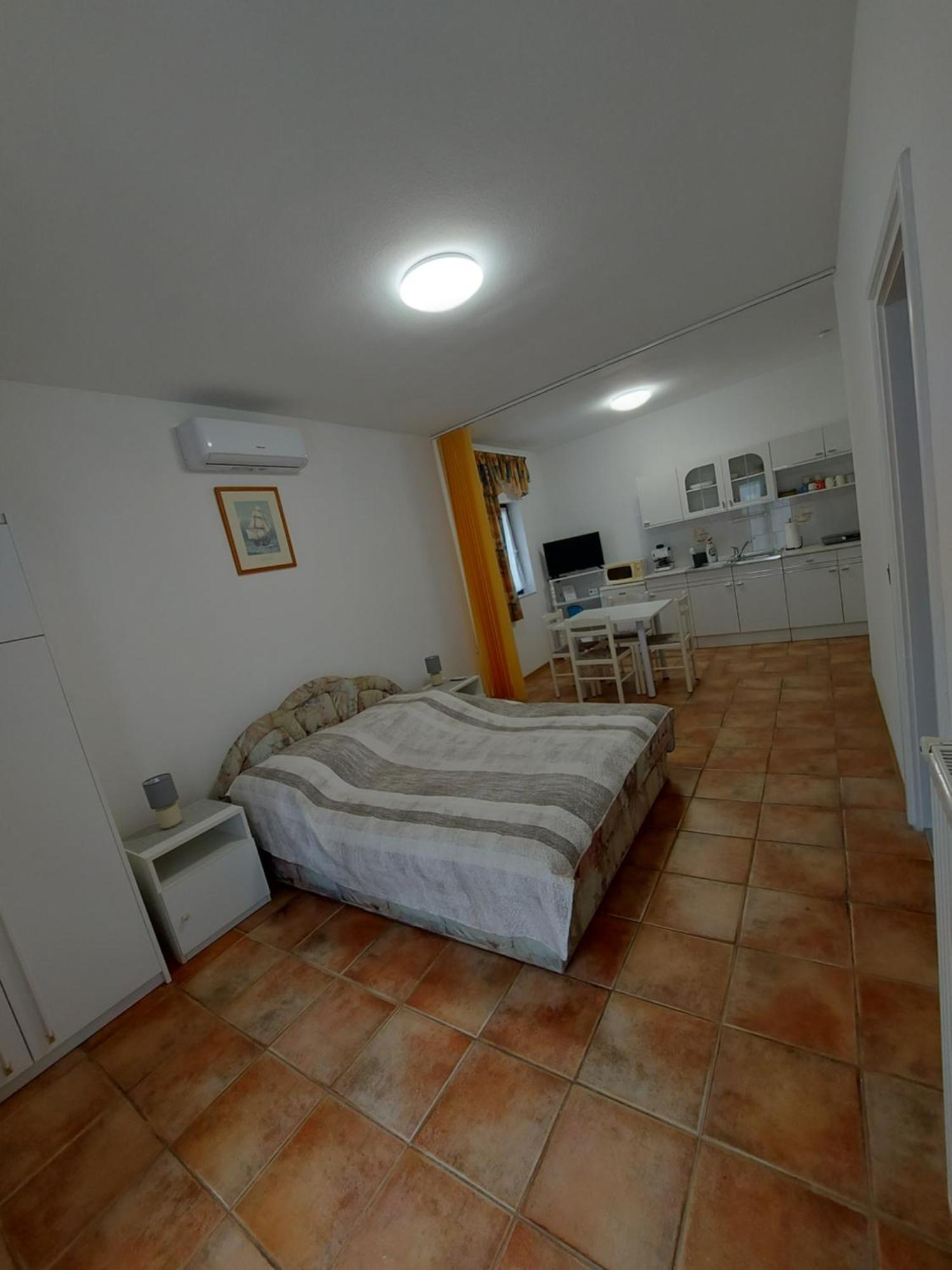 Istvan Apartmanok Кестхей Экстерьер фото