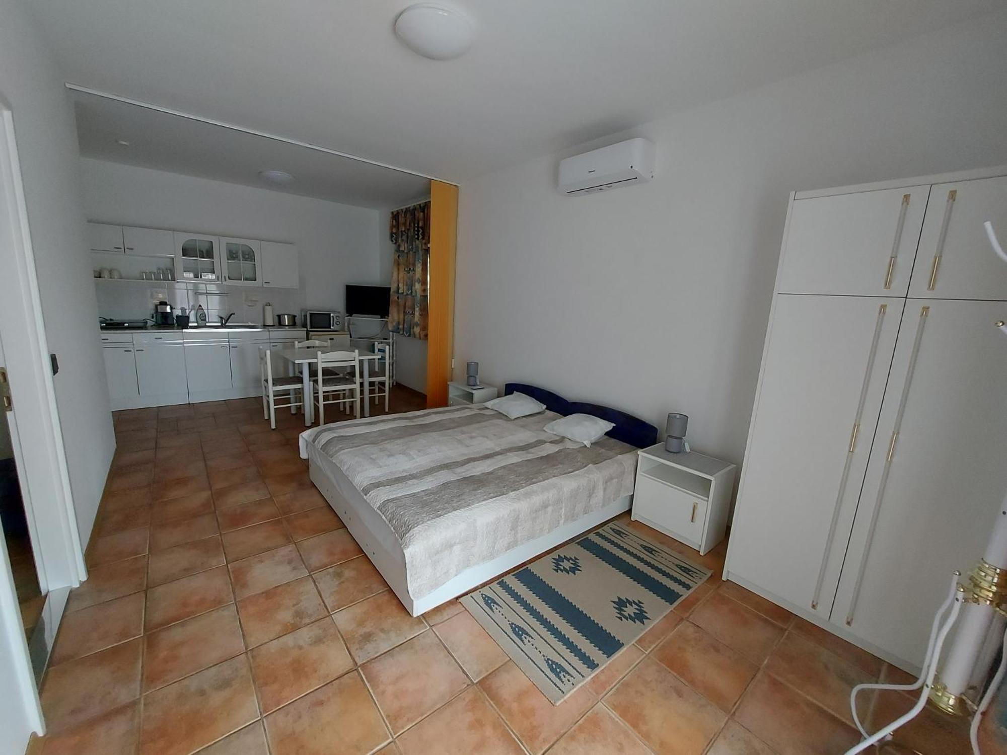Istvan Apartmanok Кестхей Экстерьер фото