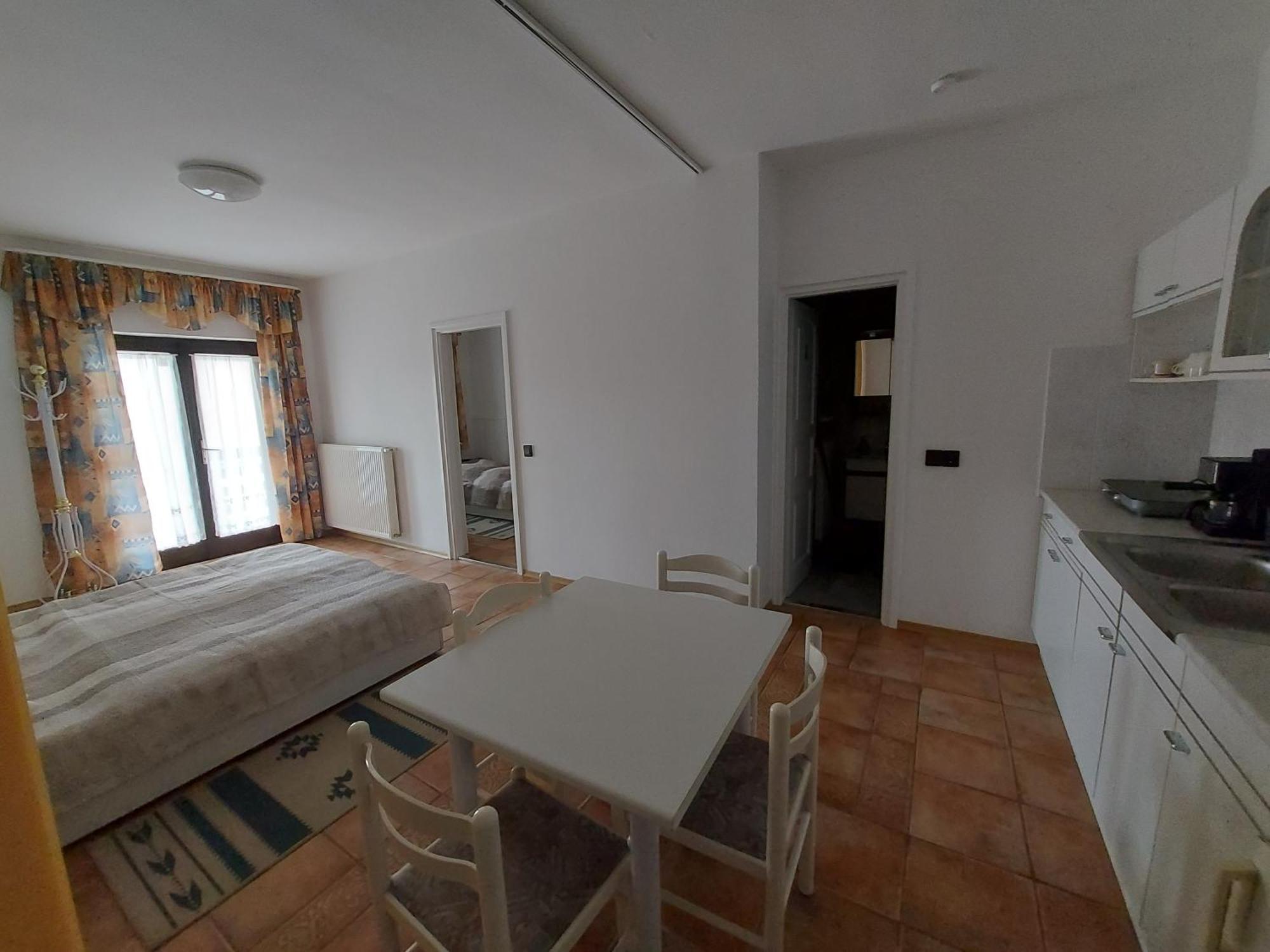 Istvan Apartmanok Кестхей Экстерьер фото