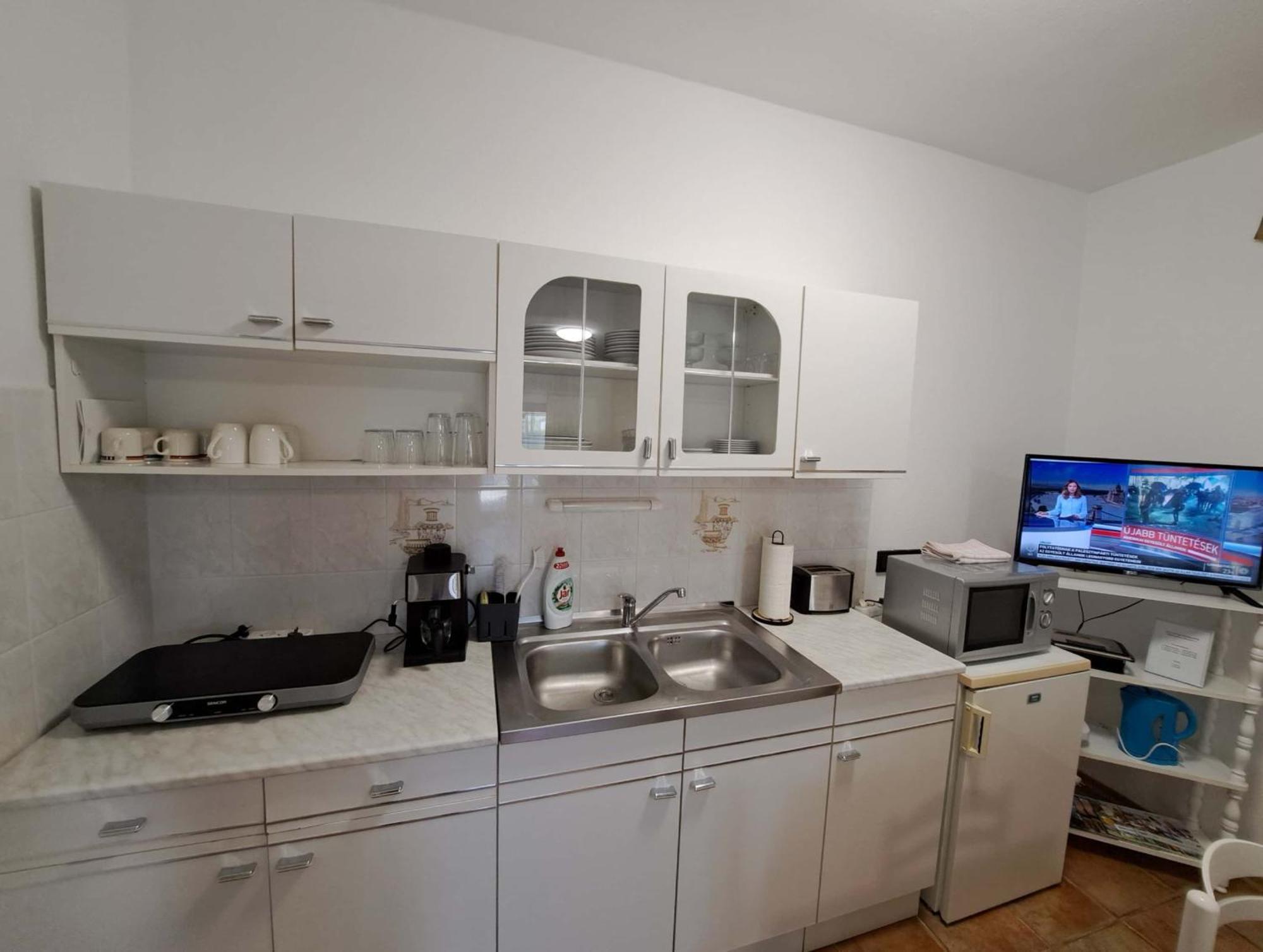 Istvan Apartmanok Кестхей Экстерьер фото