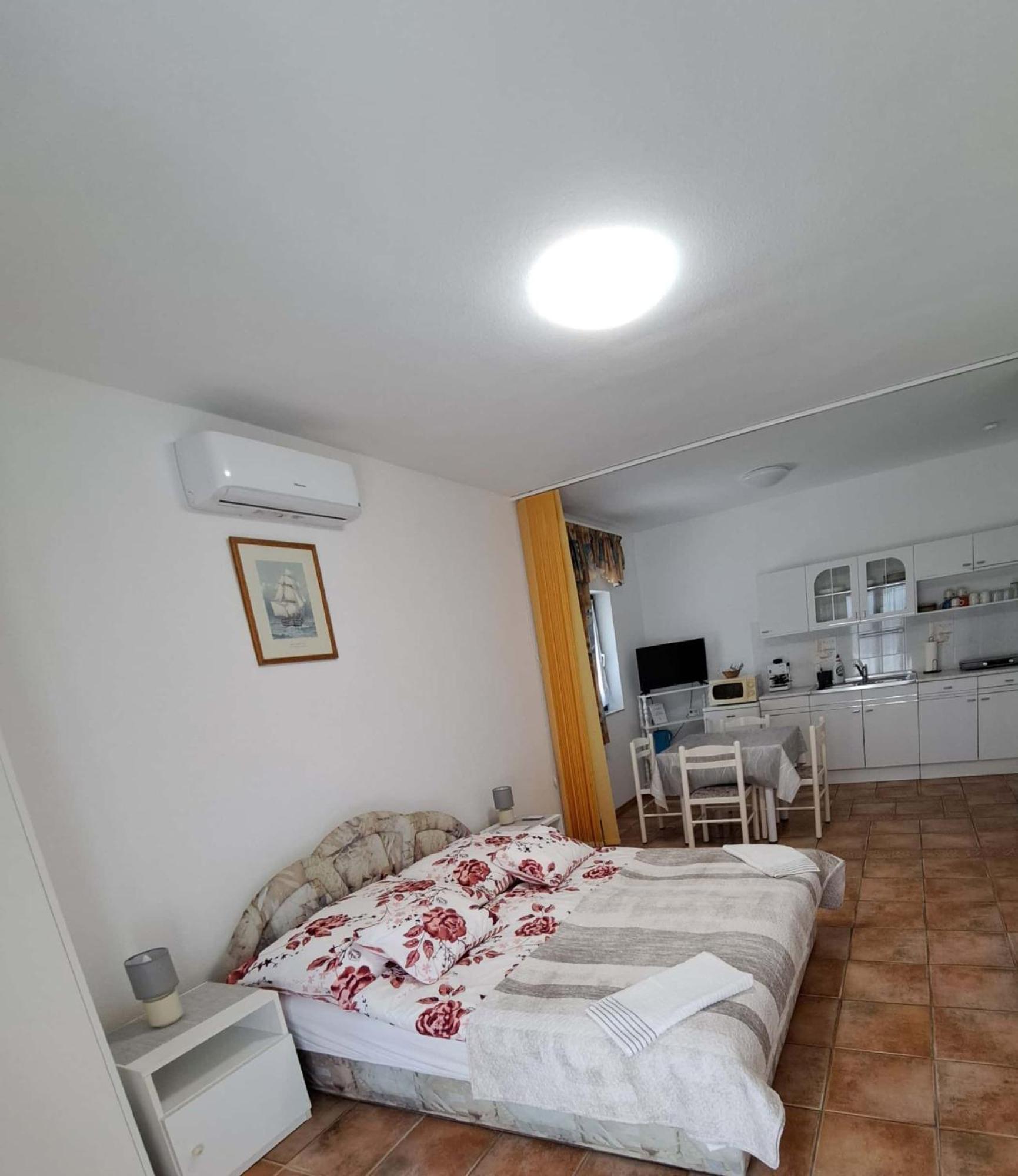 Istvan Apartmanok Кестхей Экстерьер фото