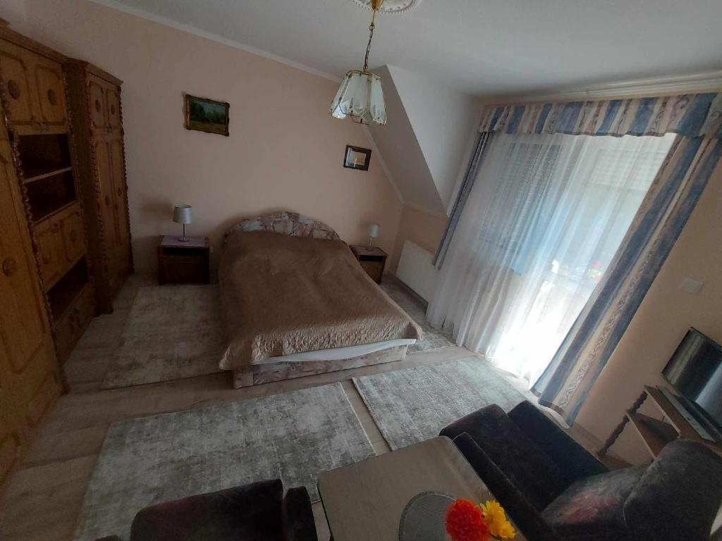 Istvan Apartmanok Кестхей Экстерьер фото